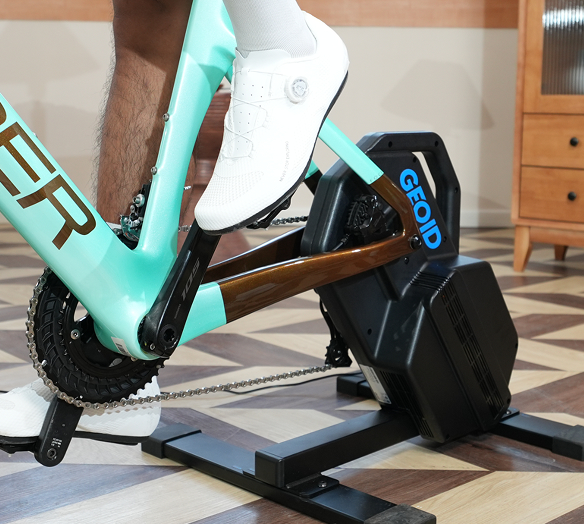 GEOID VE200 Smart Trainer with Virtual Shifting via GEOID Key GEOID VE200 Smart Trainer with Virtual Shifting via GEOID Key